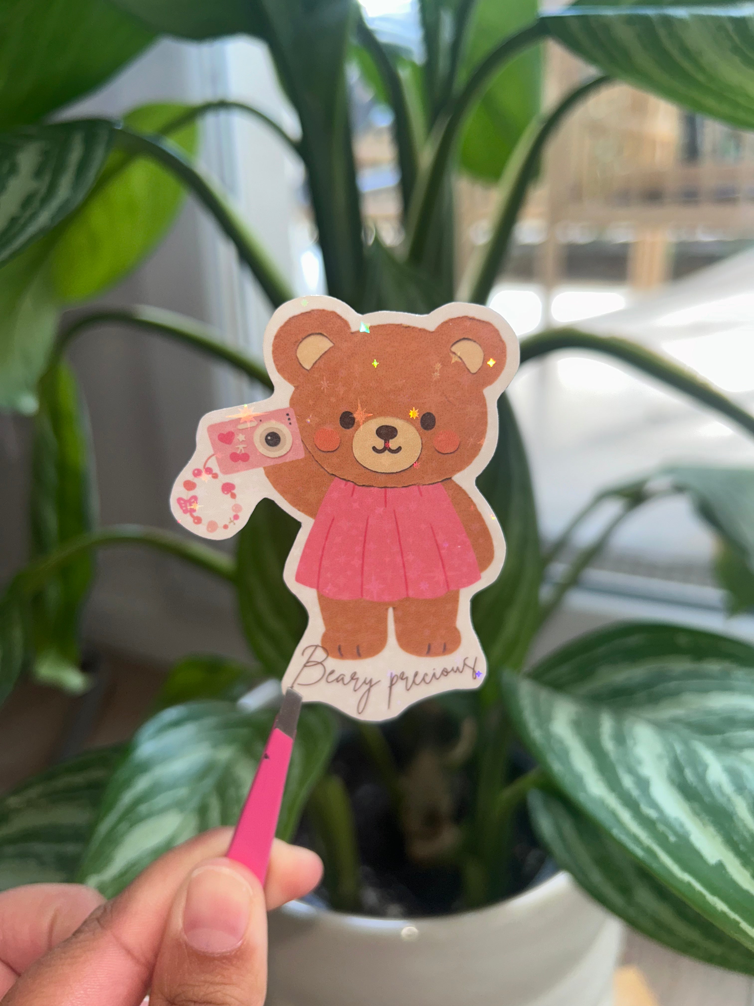 🧸Beary Precious Sticker – finition holographique ✨