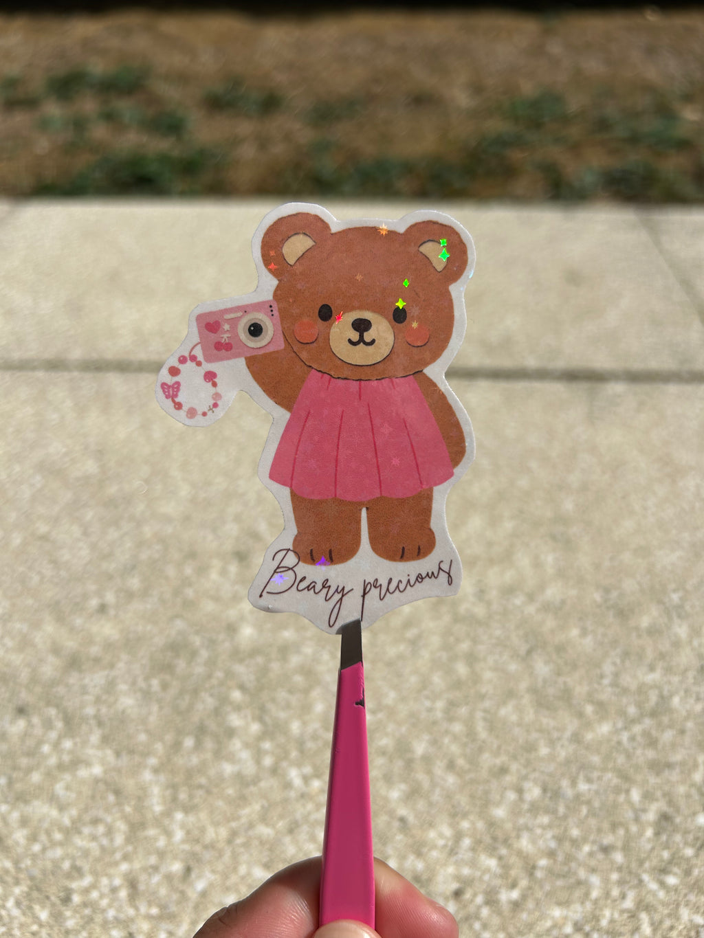 🧸Beary Precious Sticker – finition holographique ✨