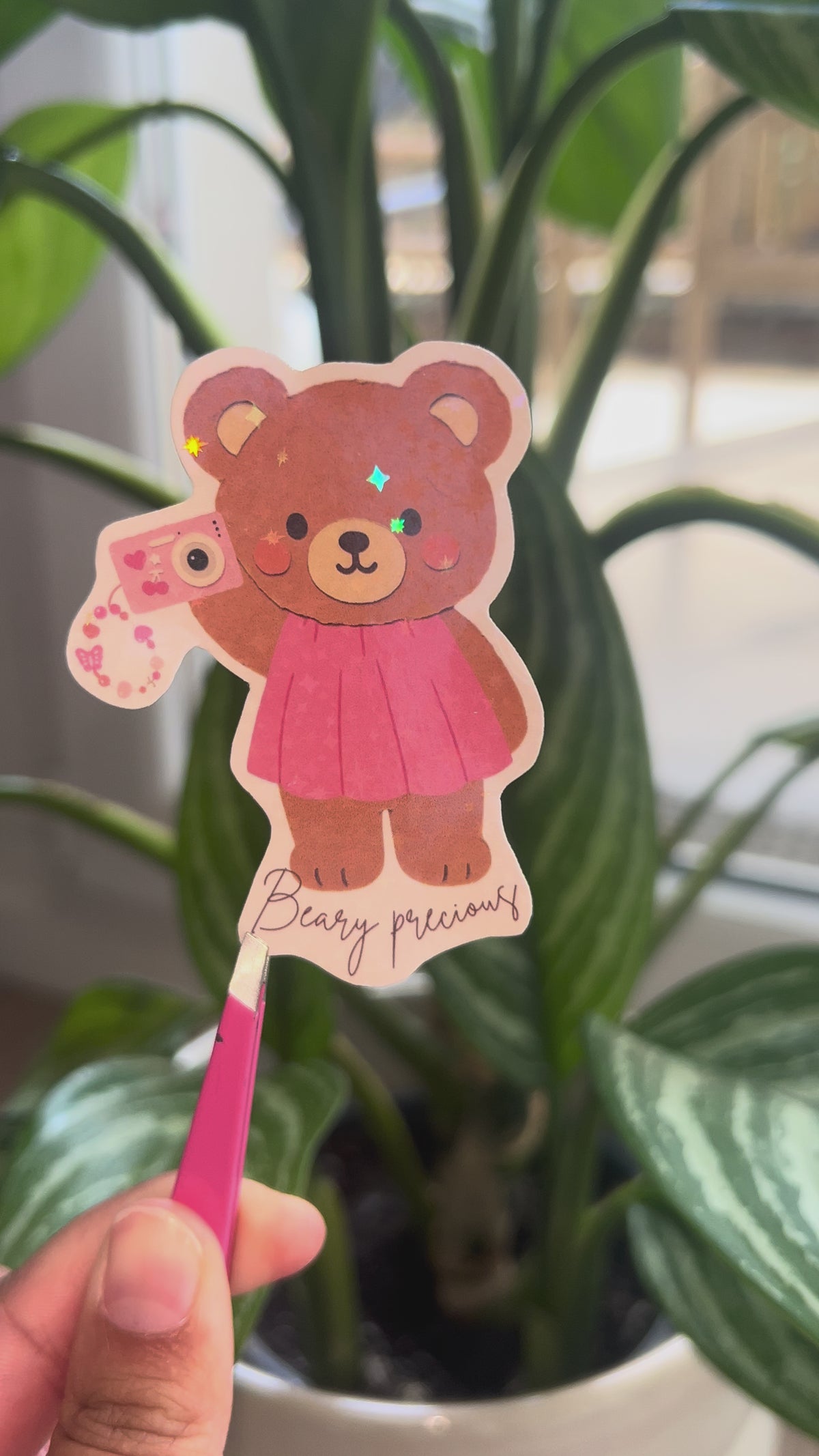 🧸Beary Precious Sticker – finition holographique ✨